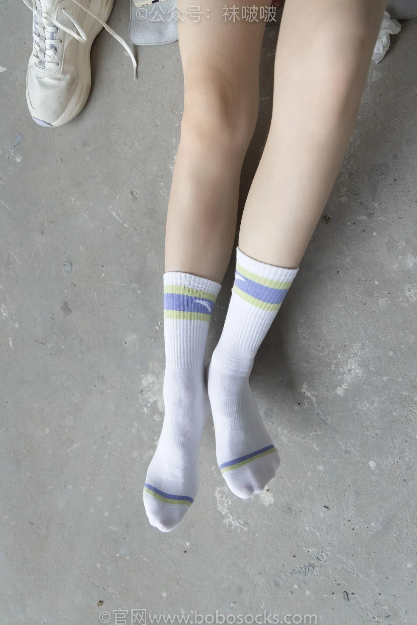[BoBoSocks袜啵啵]NO.025 熊熊-安踏运动鞋、白色棉袜（踩脏）、裸足 [146P]插图2